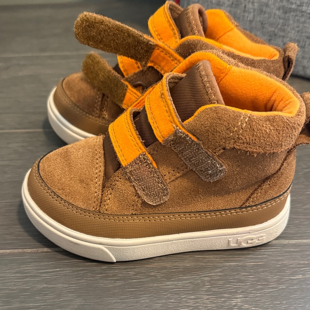 UGG RENNON